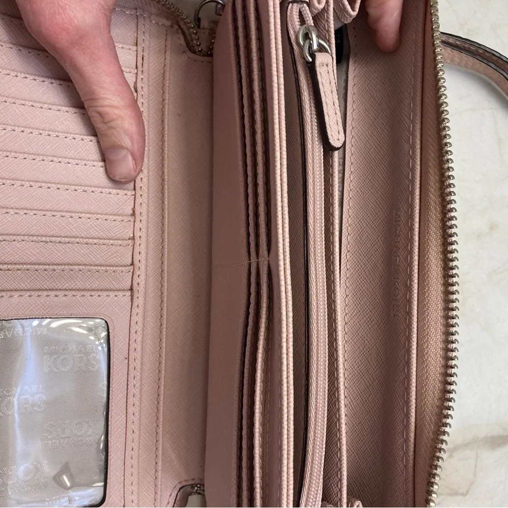 Michael kors pink leather zipper wristlet clutch bag